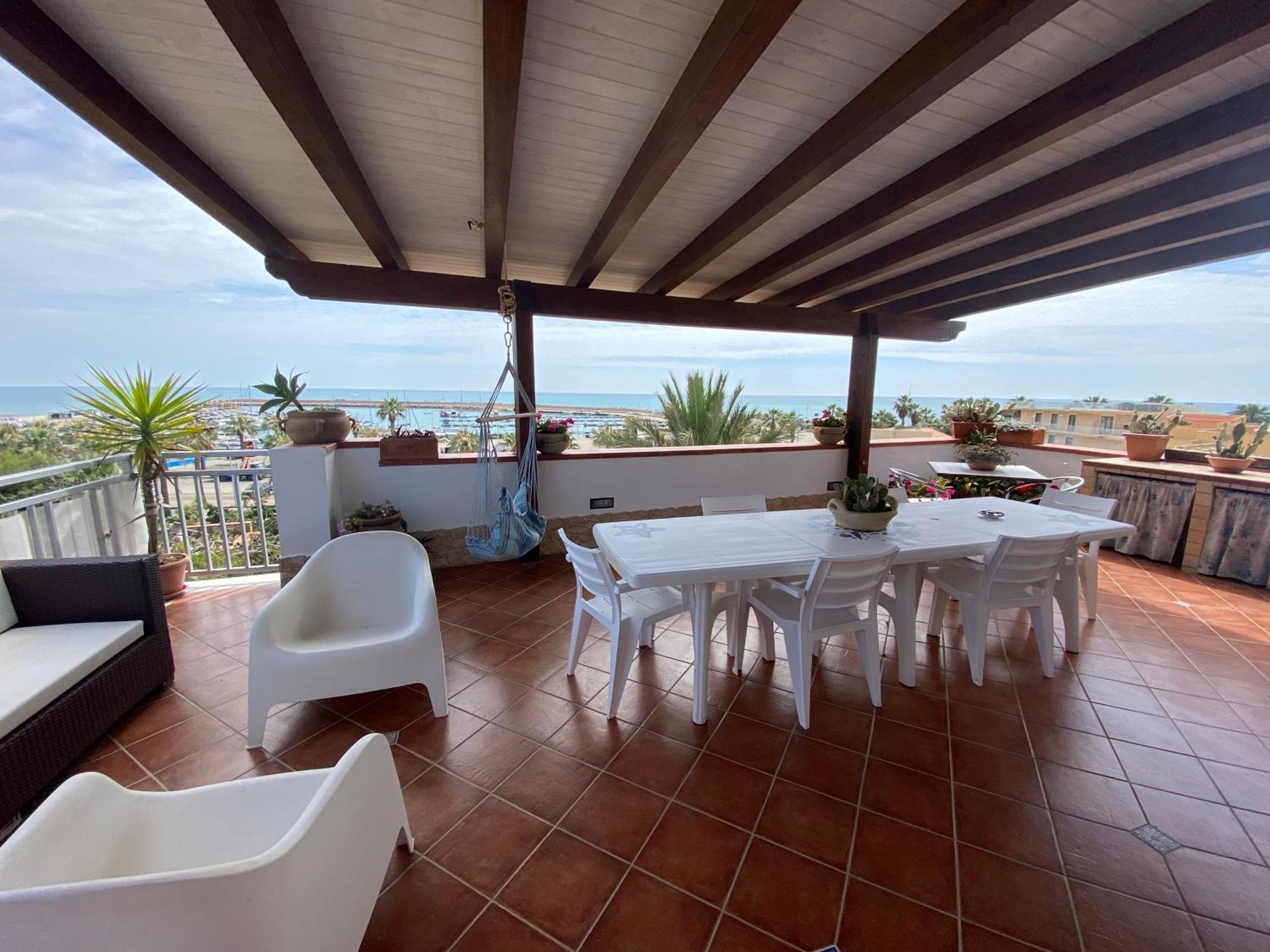 La Terrazza Di Pollon Villa San Leone Exteriör bild